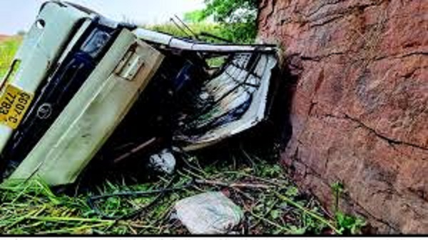 যাত্রীবাহী বাস উল্টে খাদে পড়ে ভারতের ছত্তিশগড়ে ১২ জন নিহত